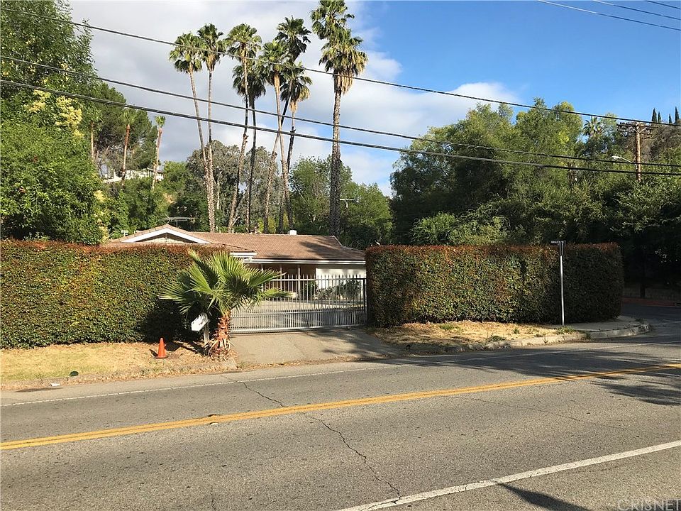 1st image of 4700 Vanalden Ave