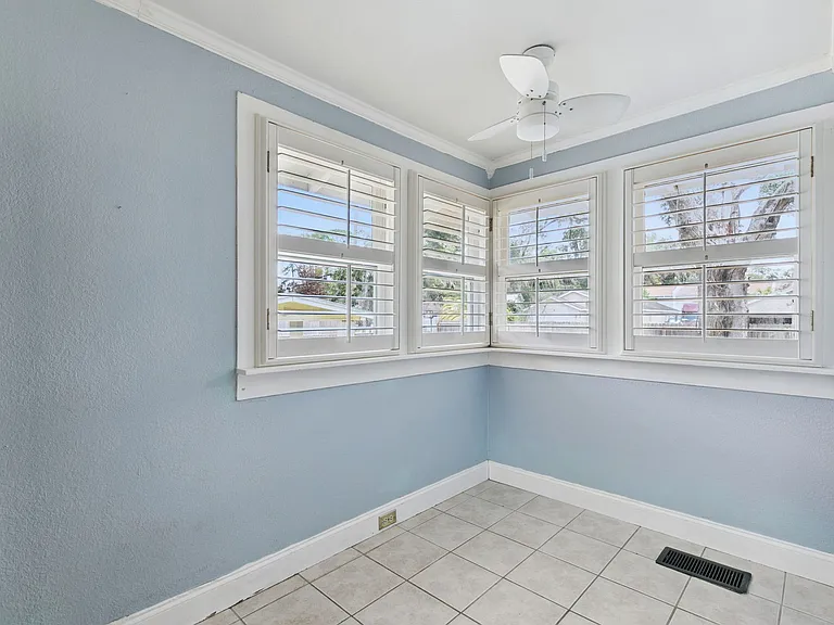 2400 S Park Ave — Photo 20