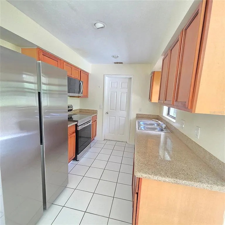 3 bed, 2.0 bath, 1338 sqft, $1,799 — Photo 4