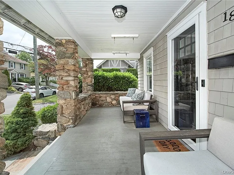 18 Elmwood Ave — Photo 4