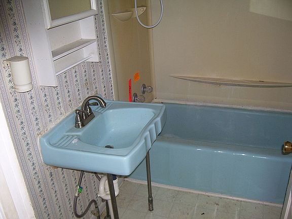 4th image of 61 Townsend St