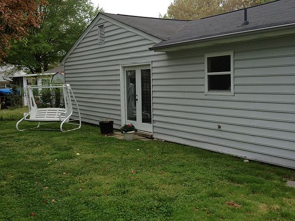 2nd image of 894 Bamberg Pl