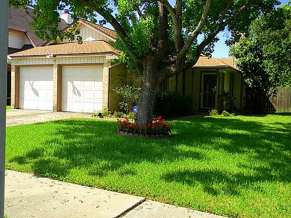 3rd image of 11611 Eaglewood Dr