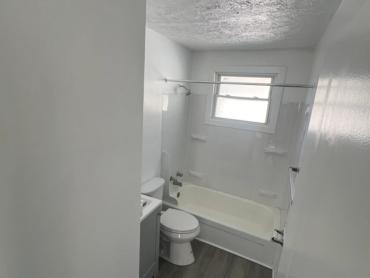 3 bed, 864 sqft, $1,250 — Photo 3