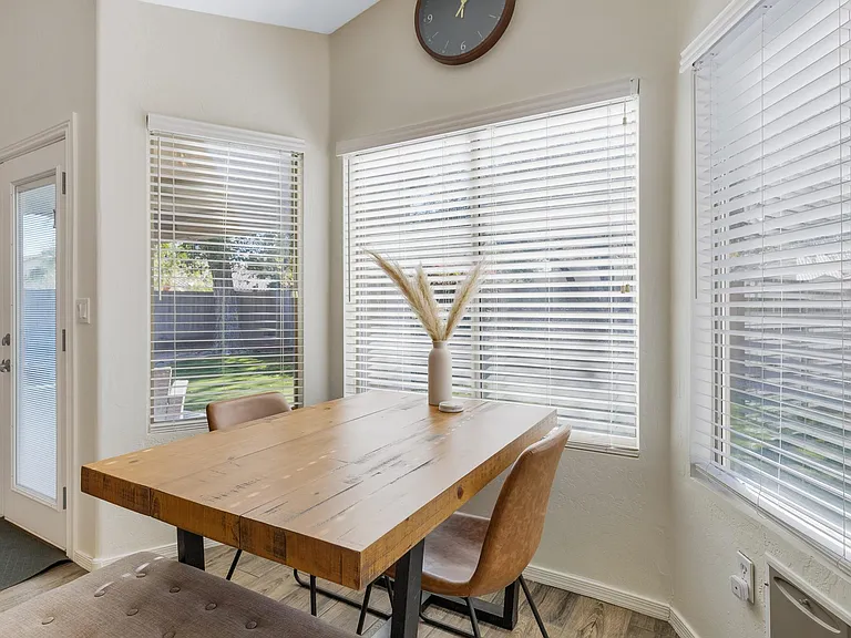 559 W Scott Ave — Photo 24