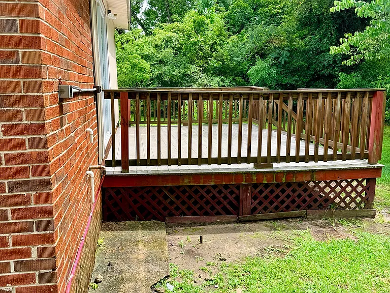 527 Englewood Dr — Photo 22