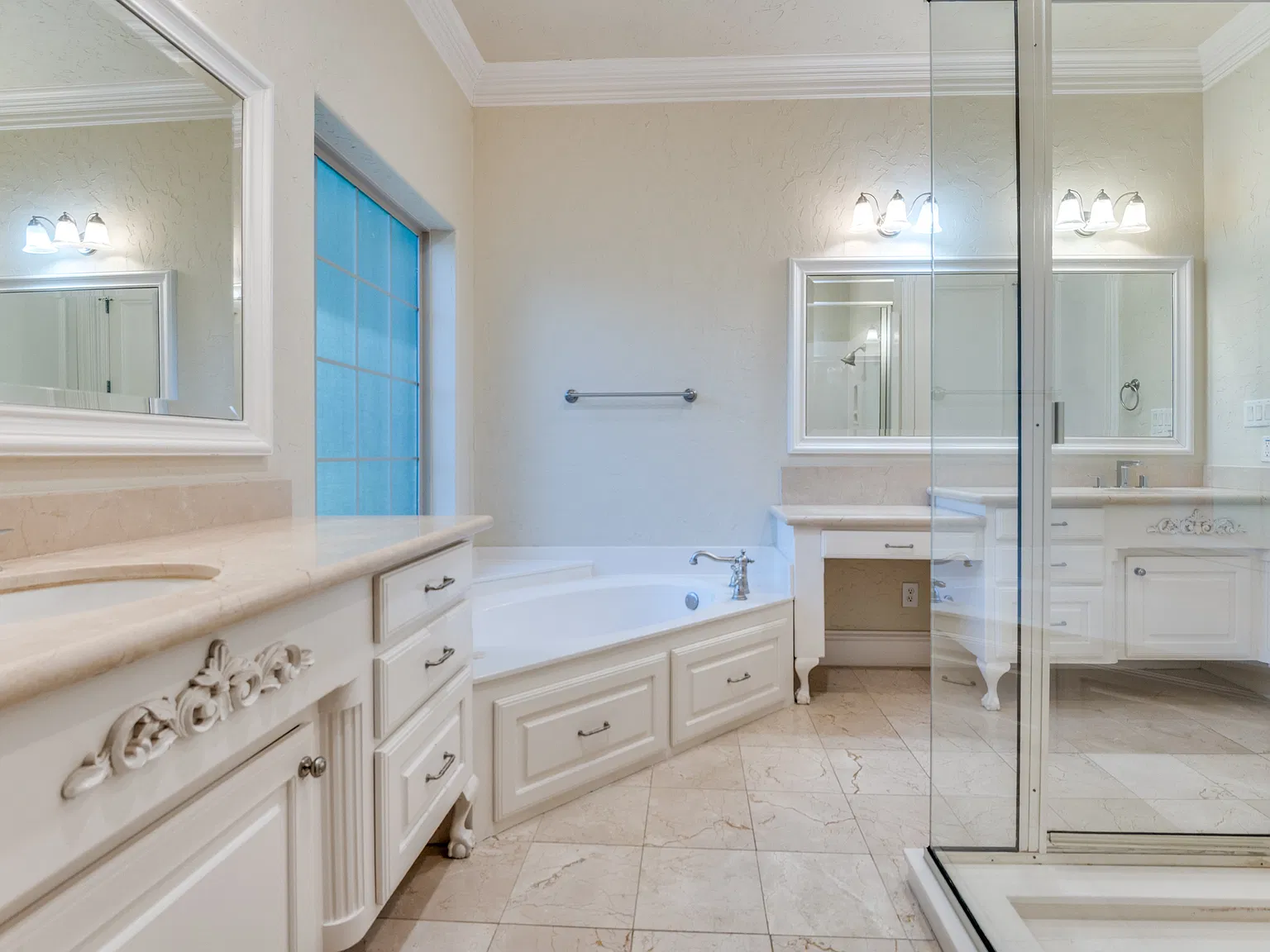 3 bed, 2.5 bath, 2634 sqft, $3,100 — Photo 2