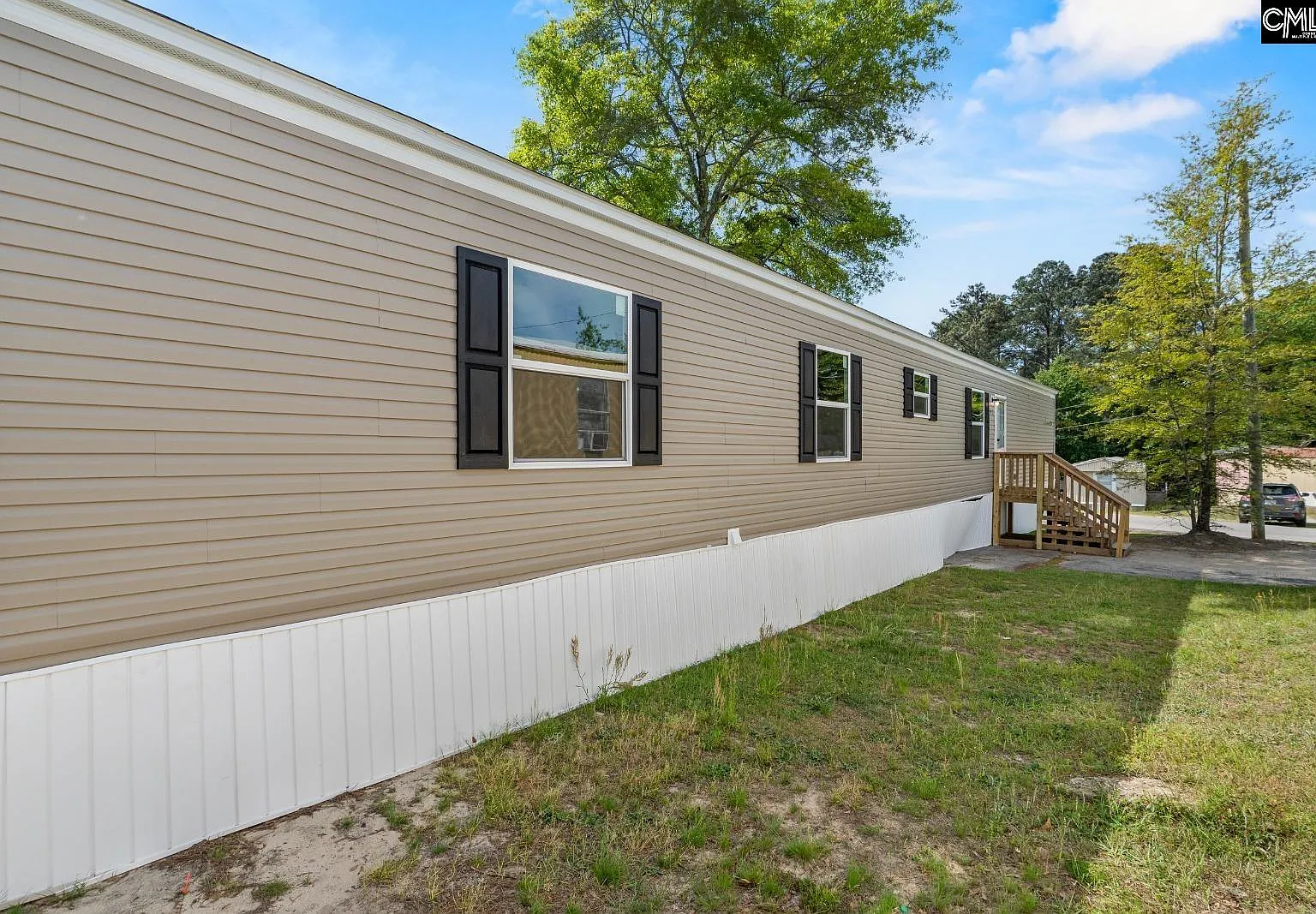 3 bed, 1216 sqft, $1,200 — Photo 1