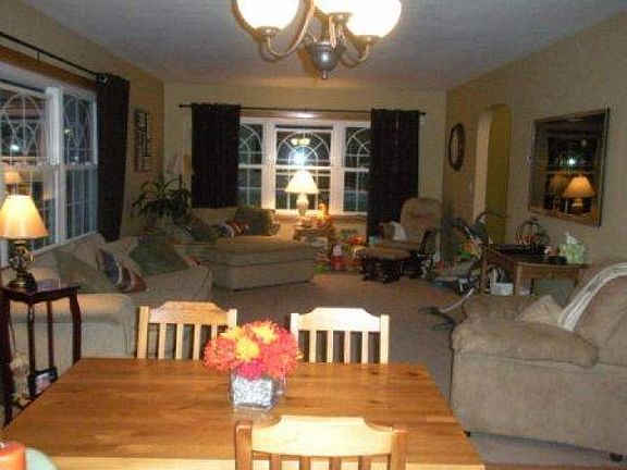 206 Bayberry Living Room