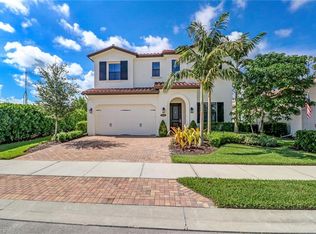 9288 Glenforest Dr, Naples, FL 34120
