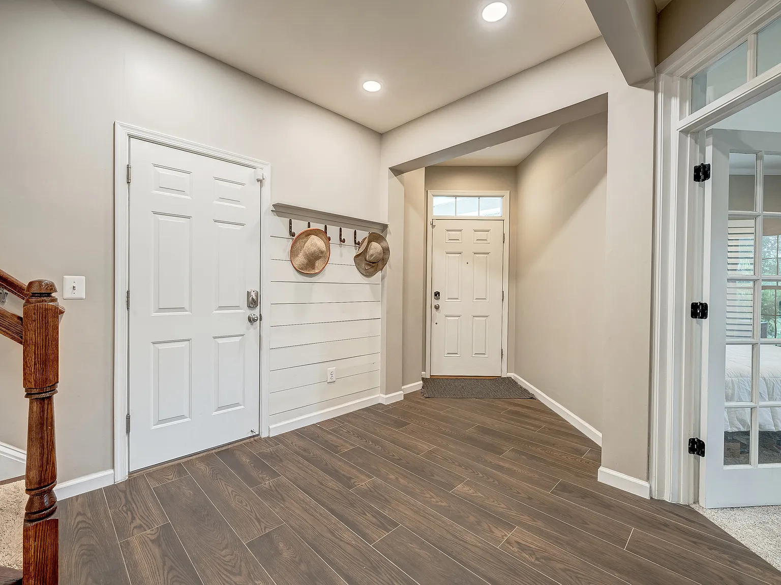 4 bed, 2833 sqft, $4,099 — Photo 2
