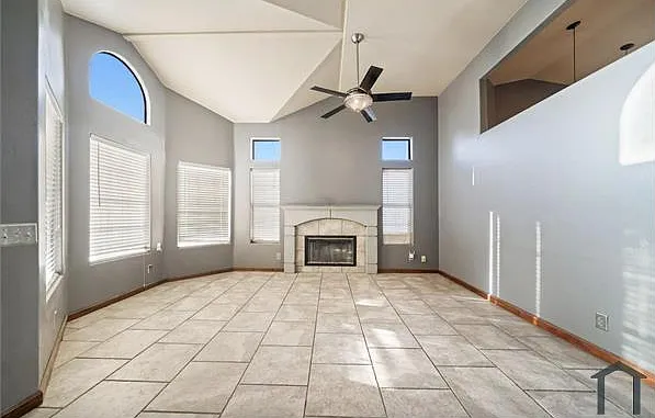 4 bed, 2000 sqft, $2,916 — Photo 4