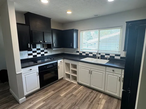 2570 Blarney Stone Dr, Beloit, WI 53511