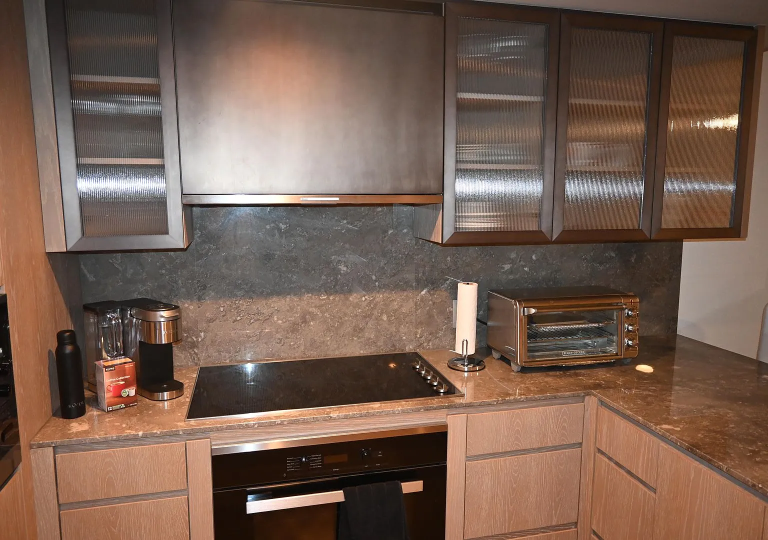 Koula - Furnished 2 bedroom, 2 bath Condo with 2 parking! — Photo 3