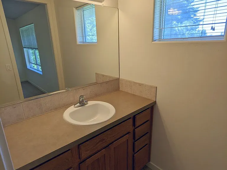 Halsey East Townhomes — Photo 29