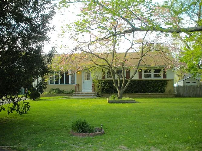 102 Lark Rd photo 1