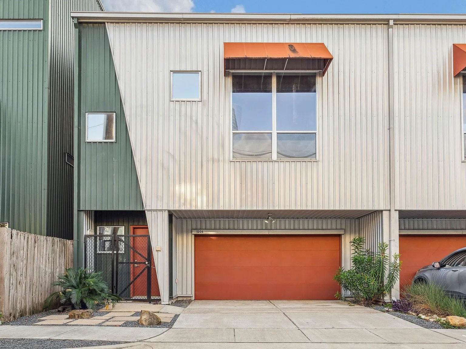 2 bed, 2.0 bath, 1938 sqft, $2,550 — Photo 1