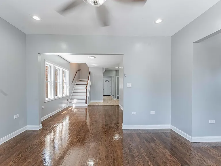 7008 S Oakley Ave — Photo 10