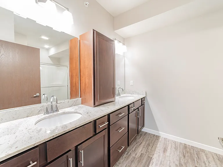 Mammoth Springs Apartments & Townhomes — Photo 8