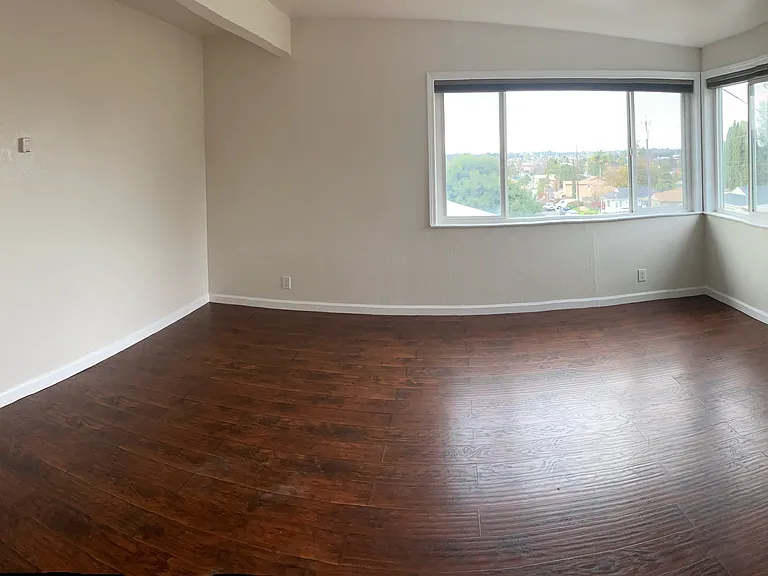 931 Douglas St — Photo 5
