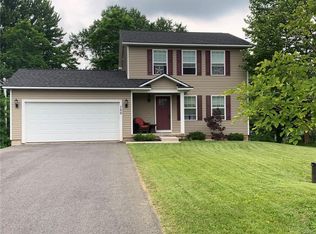 150 Festa Fairway Ln, Baldwinsville, NY 13027