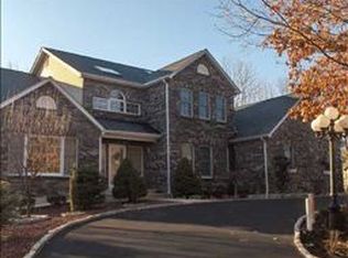 5 Oak Ridge Rd, Pomona, NY 10970