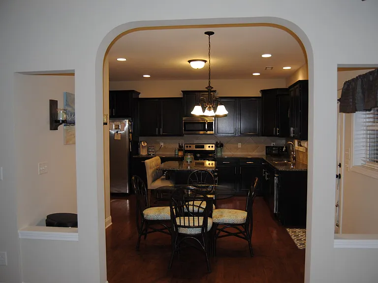 107 W Berkshire Ct — Photo 9