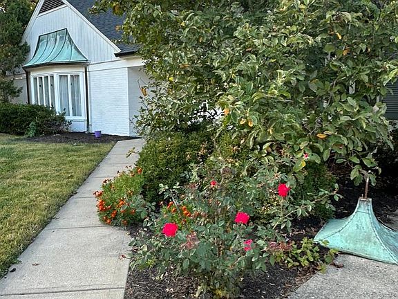 Walkway to front entry