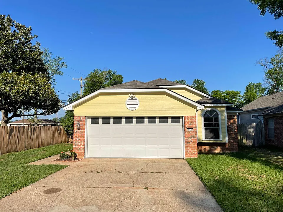 1336 Pecan Sq