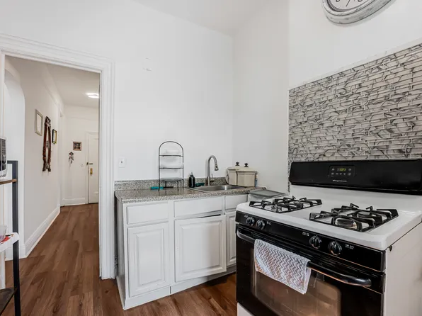 2884 Valentine Avenue image 11 of 26