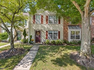 157 Lindsey Ct, Franklin Park, NJ 08823