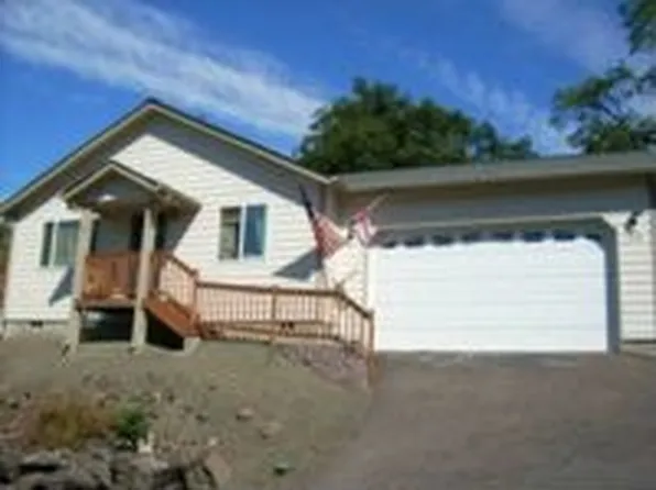 1344 Ridge Ave, Roseburg, OR 97470
