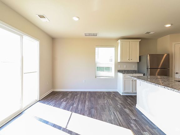 4th image of 538 Belcaro Dr
