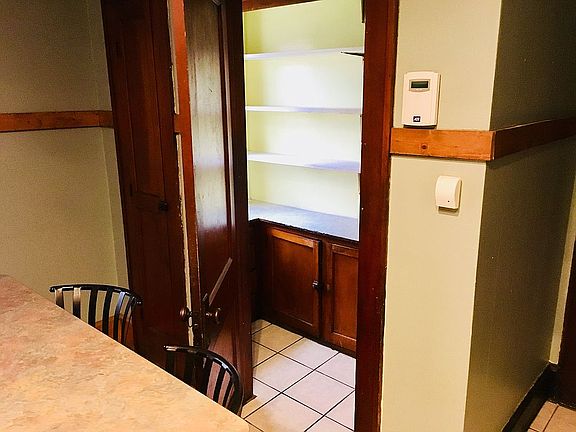 Lower pantry