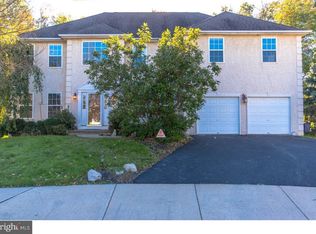97 Fairway Ct, Quakertown, PA 18951