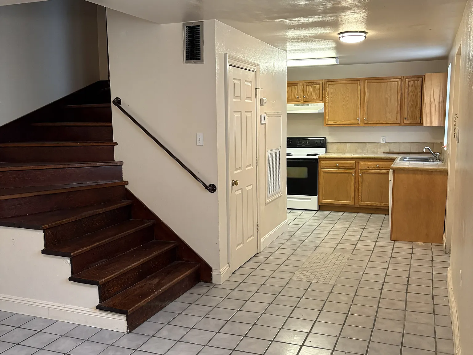 2 bed, 1.5 bath, 1200 sqft, $1,500 — Photo 2