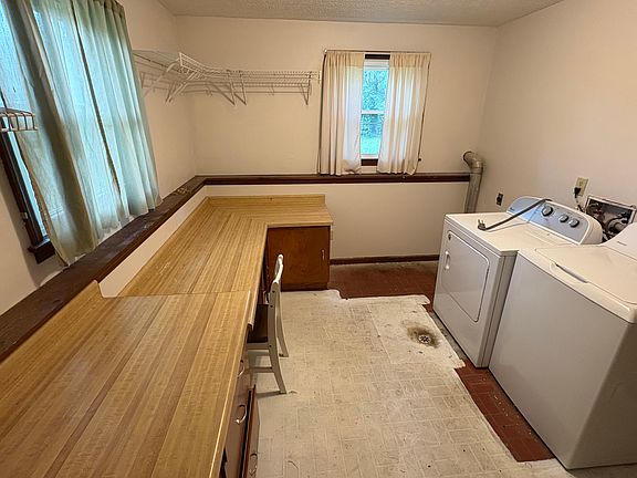 3rd image of 59 Aster Ct SW