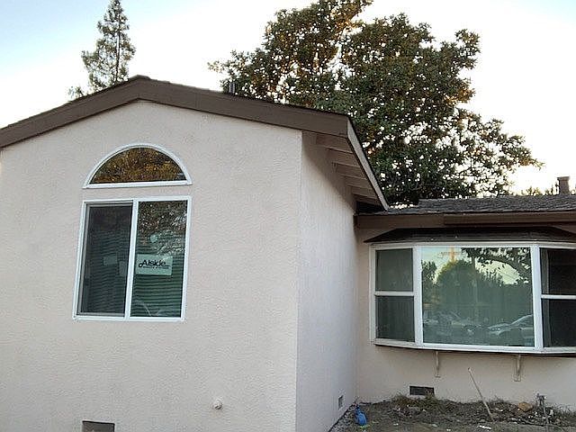 1st image of 1633 Charleston Dr