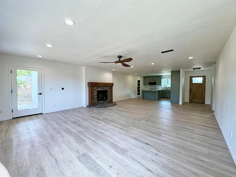 10582 Suzanne Ct — Photo 9
