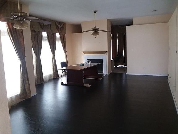 2nd image of 2215 Cromwell Dr