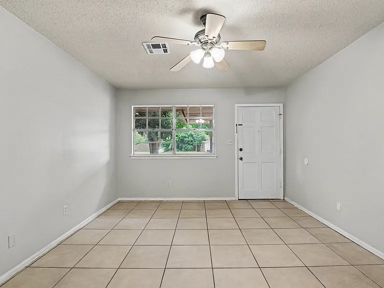 1301 Amhurst Ave — Photo 6