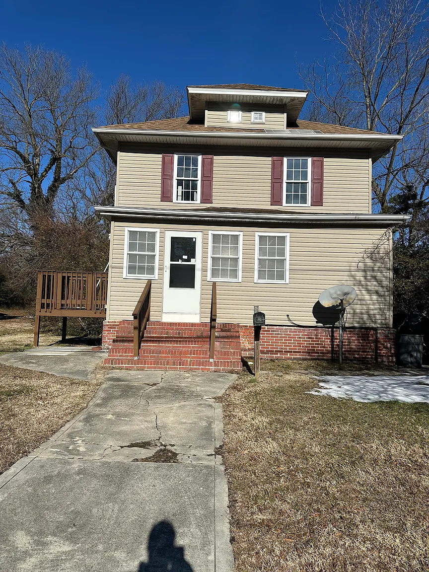 4 Potomac St photo 1