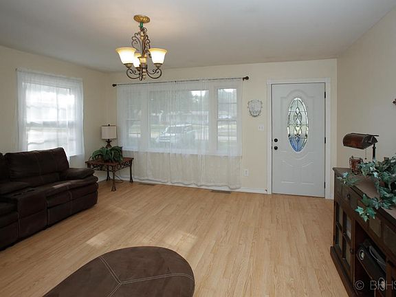 139 maplehurst blvd-105