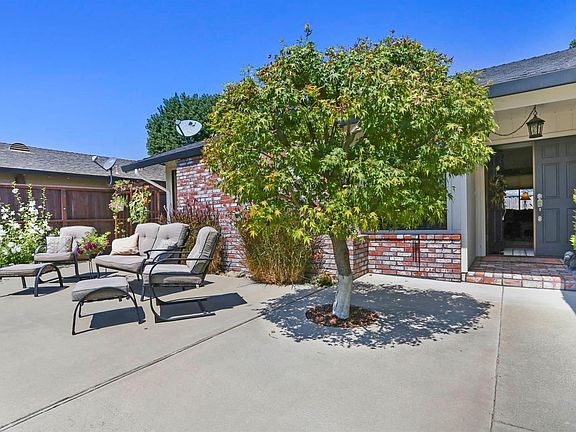 4th image of 1111 Pinot Noir Dr