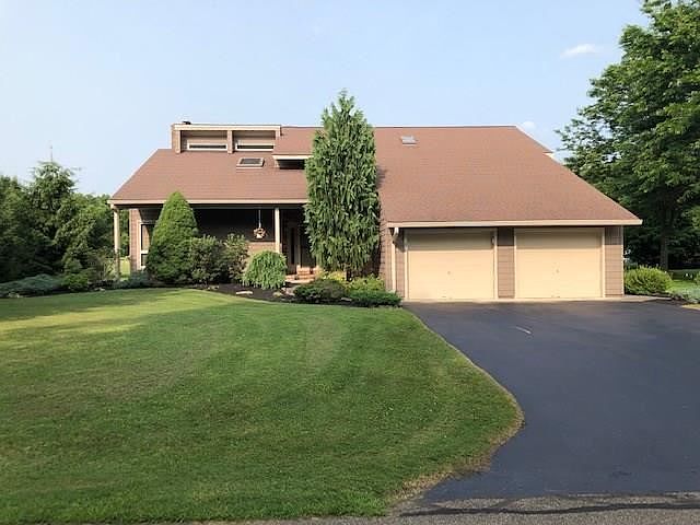1st image of 1910 Riverview Dr