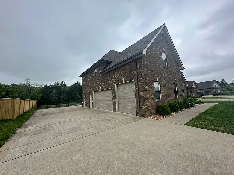514 Sapphire Dr — Photo 5