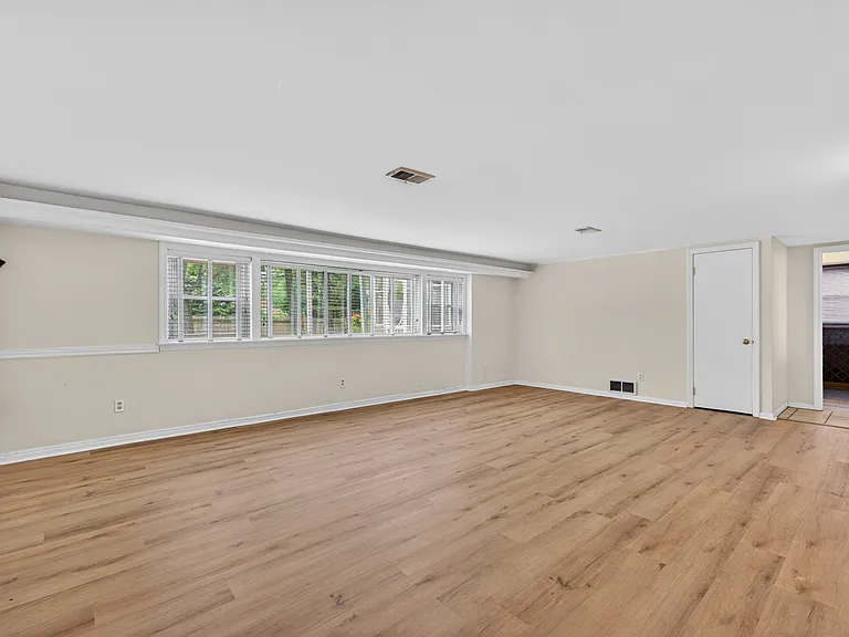 1120 Greenbriar Rd — Photo 7