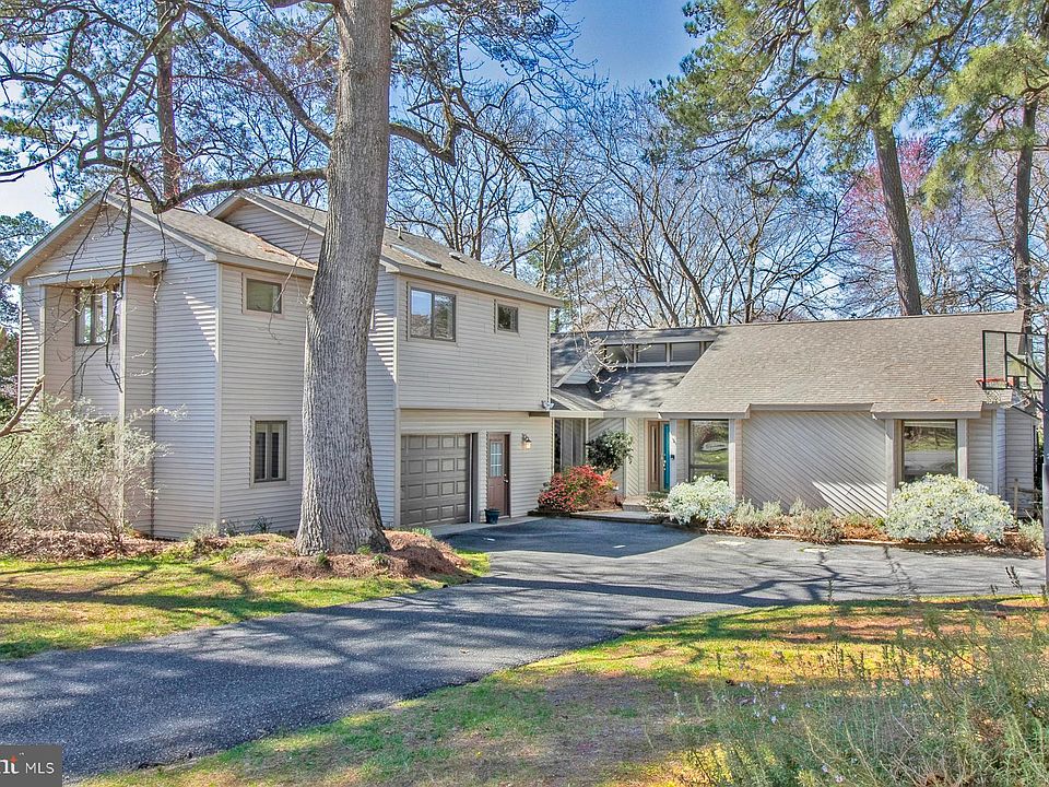 1st image of 17046 Oak Ct