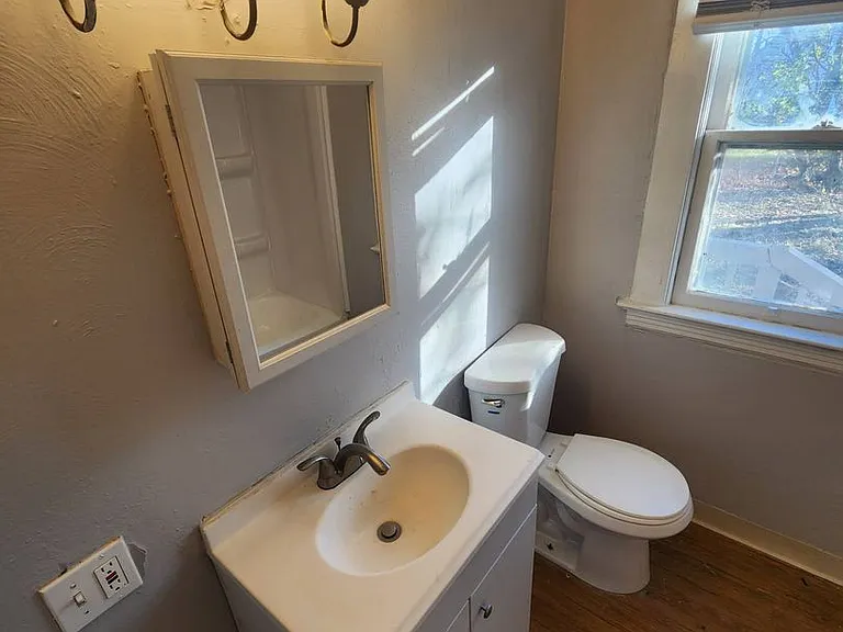 11702 Honeydale Ave — Photo 17