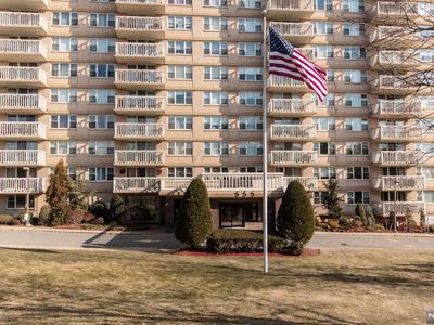 555 North Ave APT 6H, Fort Lee, NJ, 07024